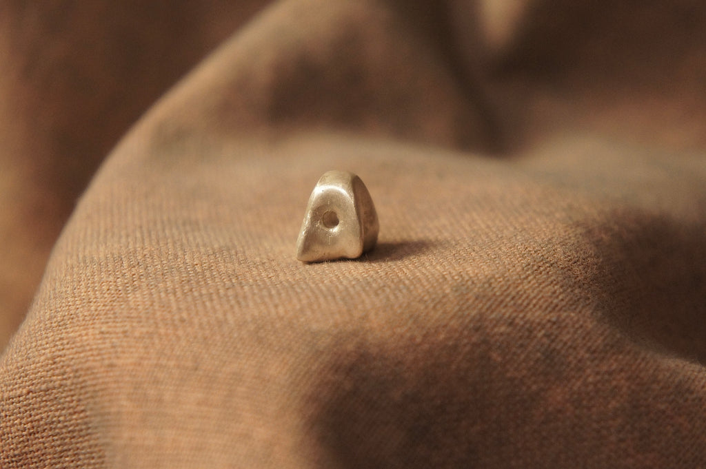 Dames stone brooch