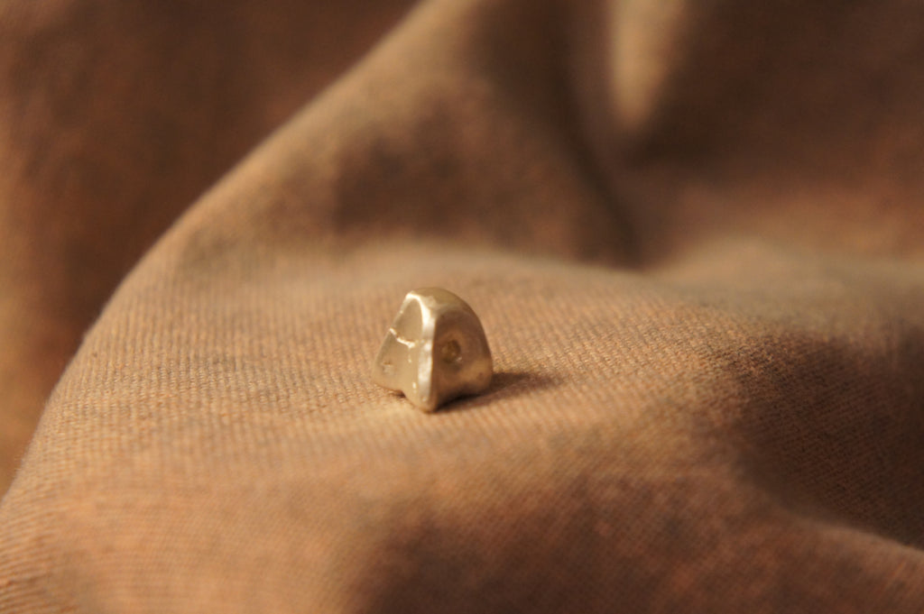 Dames stone brooch